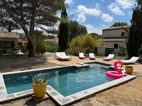 Step-free house on enclosed park 10 min. from sea