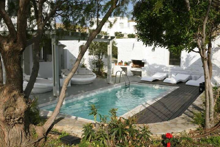 Stunning 4Bed Villa with Pool in Kalafatis Spilia gallery image 5