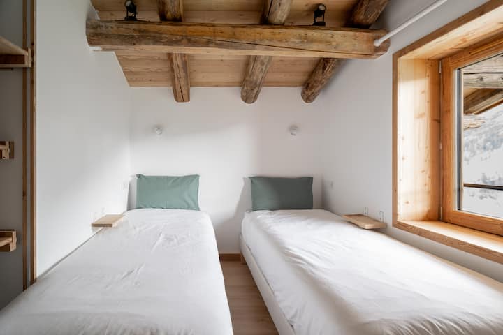 Vitanda 2 vya mtu mmoja sentimita 80 au kitanda 1 cha watu wawili sentimita 160