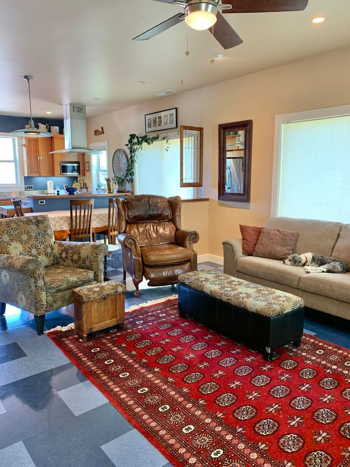 Cozy Ashland Getaway - Ashland, OR