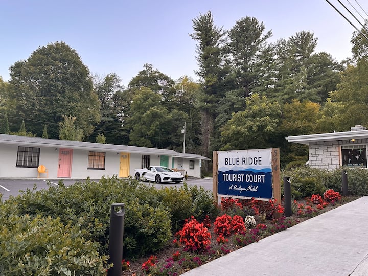 Junior Suite - Blue Ridge Tourist Court - Boone
