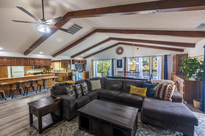Mountain Views | Gazebo | 1 King Bed | Tesla Ev - Oakhurst, CA