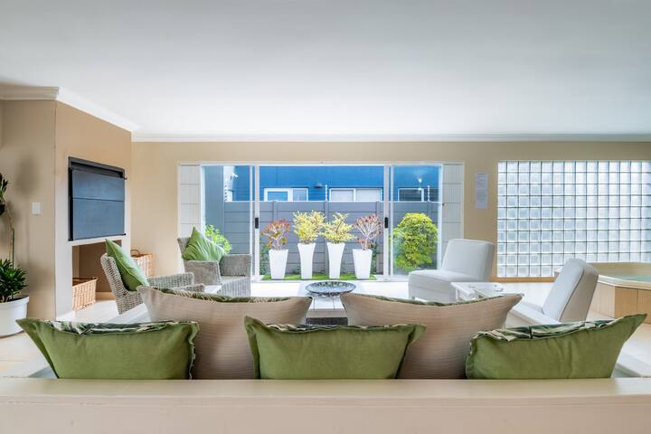 Gem with indoor jacuzzi gallery image 5