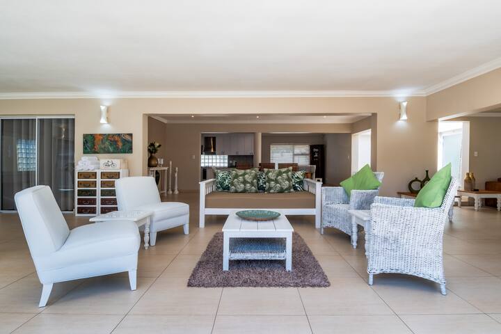 Gem with indoor jacuzzi gallery image 3