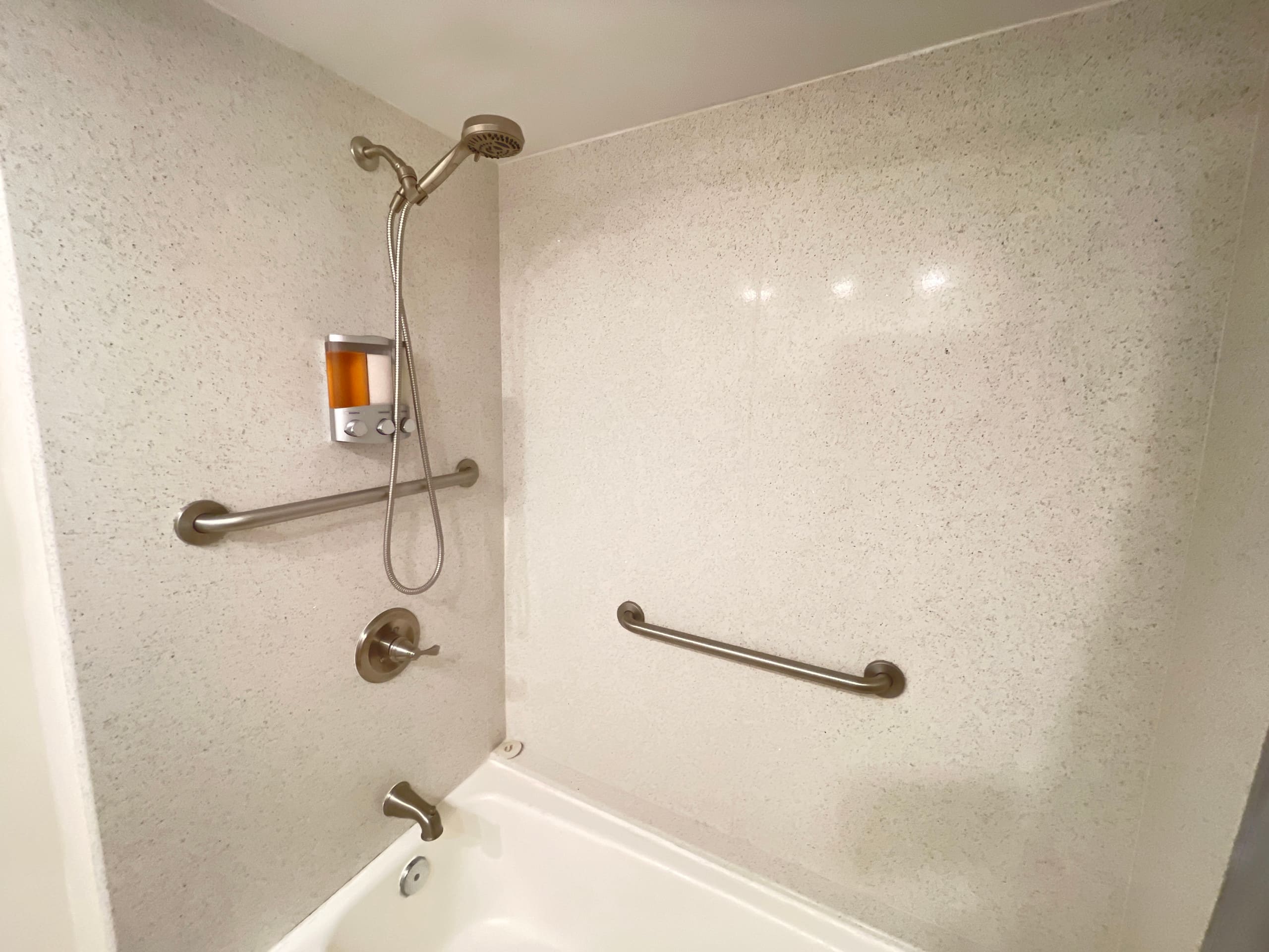 Condo in Honolulu · ★4.7 · 1 bedroom · 2 beds · 1 private bath - Image 25