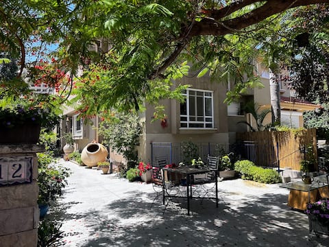 A pastoral and fully equipped room unit