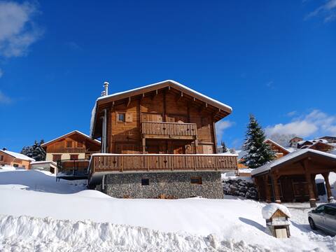 Beautiful cosy chalet on the ski slopes, 2 saunas