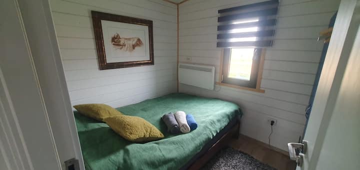 漂亮的卧室，配备140厘米的床，足够两人入住