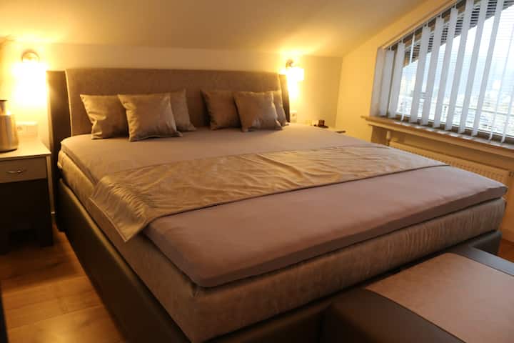 Schlafzimmer 1