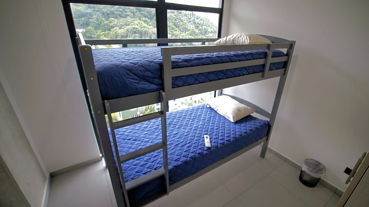 Bunk bed for 2 people