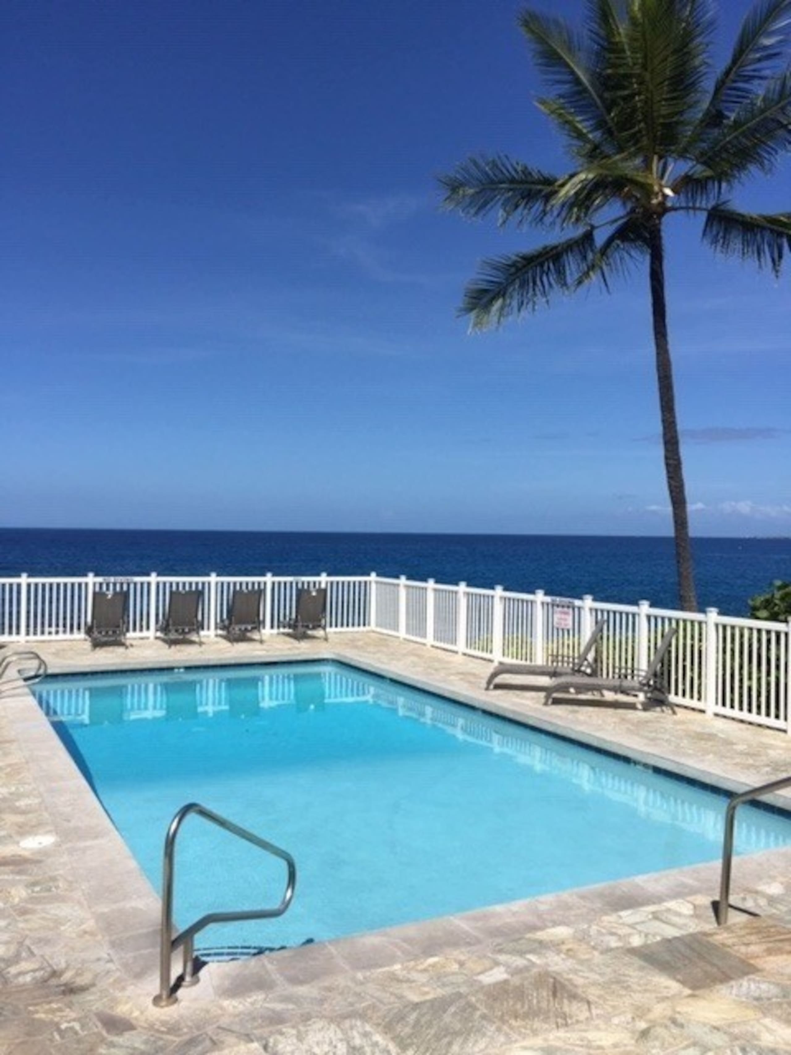 Condo in Kailua-Kona · ★4.94 · 1 bedroom · 2 beds · 1 private bath - Image 38