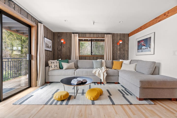 Designer Retreat · Pool · Walk To Village & Trails - Mount Hood, OR
