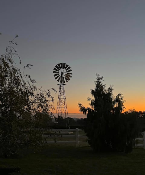 Secluded  luxury farm stay 12 mins to Orange