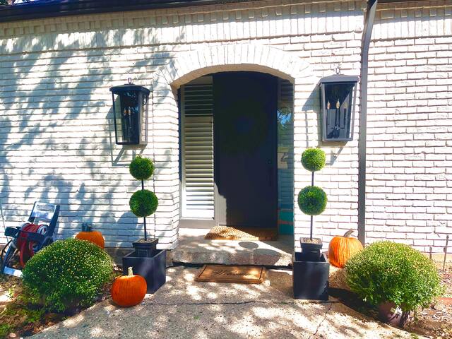 Luxury Haven in Preston Hollow with Pool gallery image 3