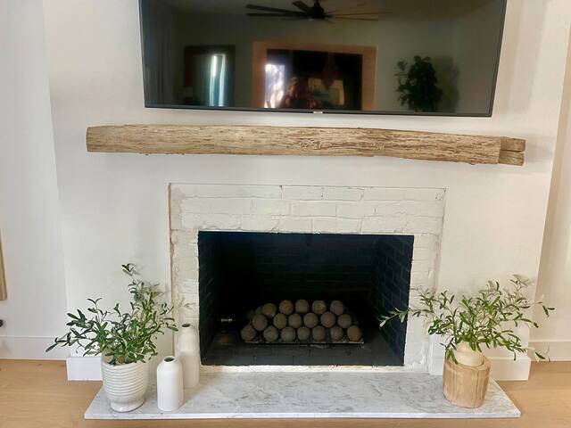 Luxury Haven in Preston Hollow with Pool gallery image 5