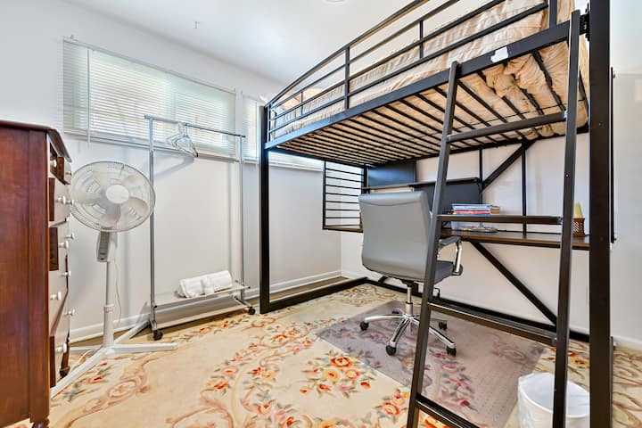 Smart, stylish, and space-savvy: this loft setup turns every square foot into comfort and productivity.