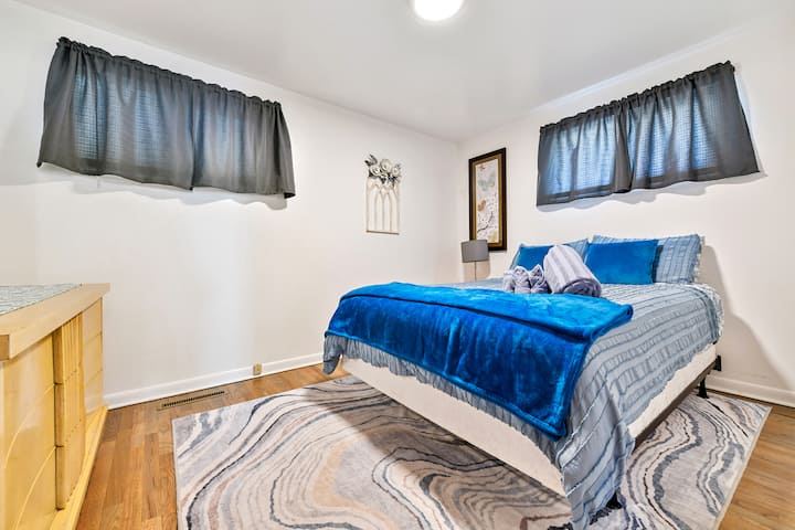 Cool tones and cozy textures: this serene bedroom is your perfect pause between adventure and rest.