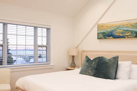 Spacious & Modern House | close to BOS & Salem