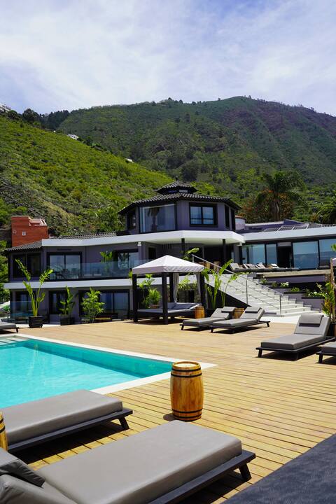 Villa Crone mit Infinity Pools Jacuzzi 4 Bedrooms