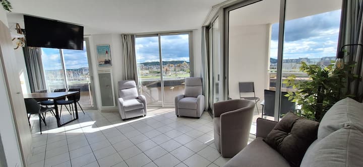 63m², Piscine, 2 Terrasses, Parking à 15min à Pied - Deauville