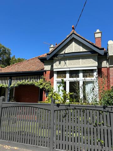 Large home, light and bright, close to the beach. gallery image 5