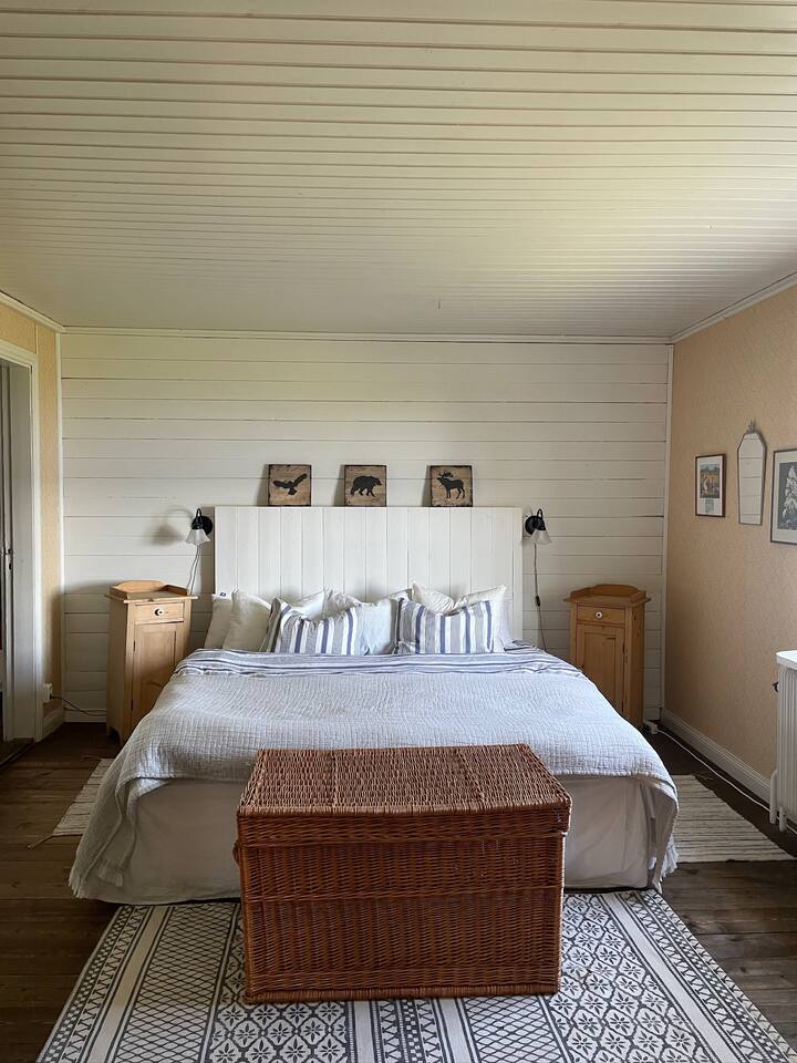 MASTER BEDROOM #2 - Doublebed