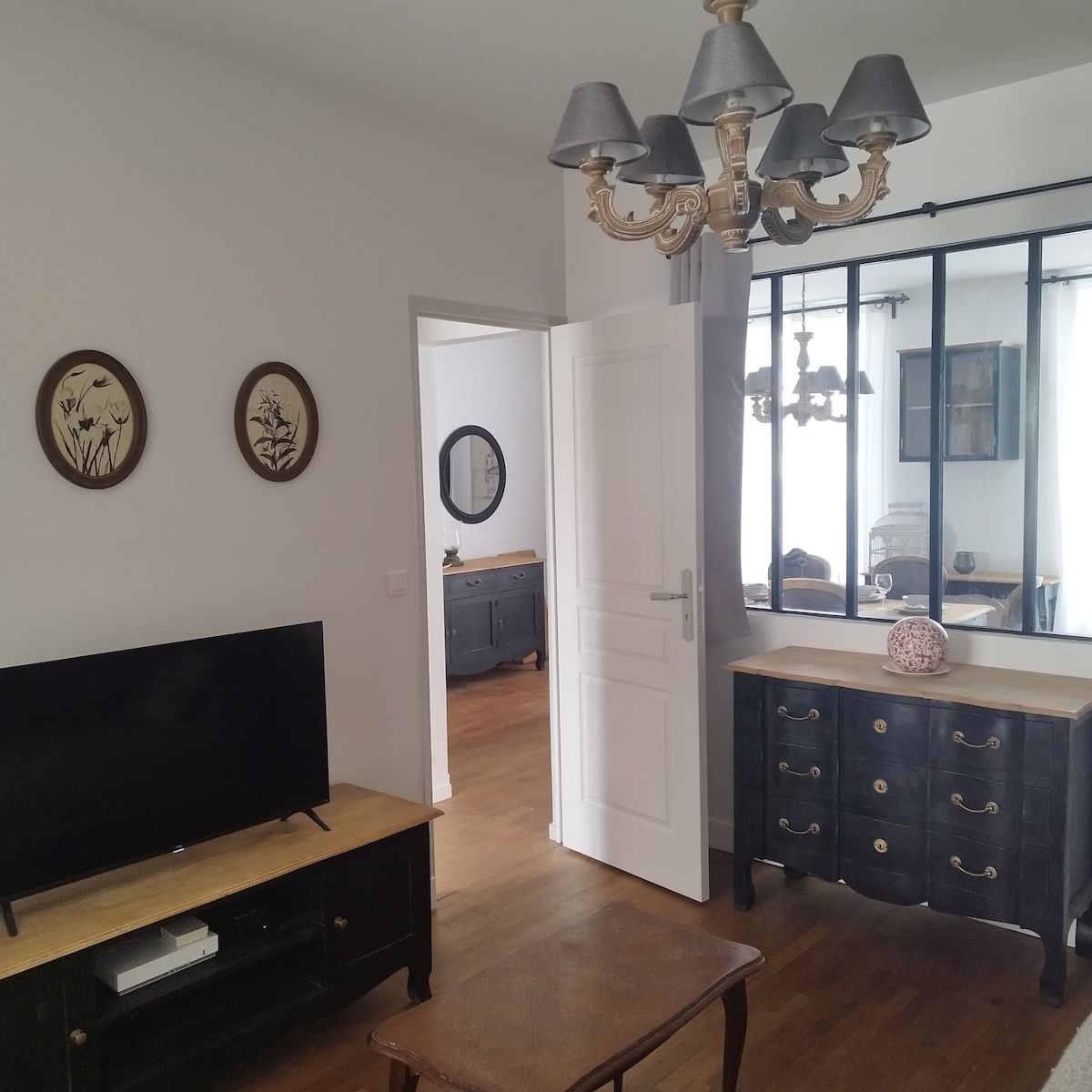 Top performing Airbnb: Spacious duplex in the city center in Fontainebleau