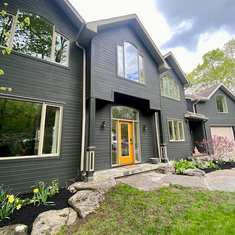 Magnificent Executive Lake House on White Lake
