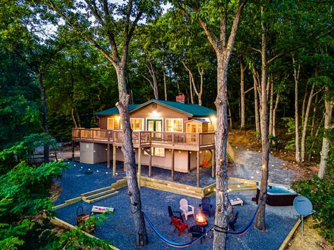 Cozy Mtn Lodge w/Fire pit/Hot tub/Sauna/Game Room