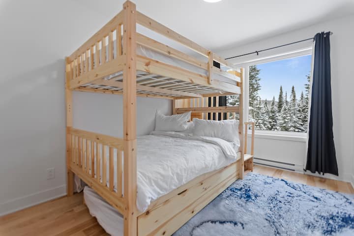Spacious bunk beds for a room full of night time chatter.