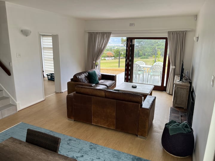 Mountain & Sea View Apartment In Cape Wineland's - Somerset West