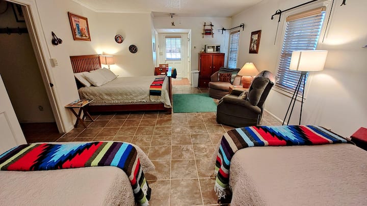 Four Bar Cottages: The Hacienda – Cozy with Birds - Cottages for
