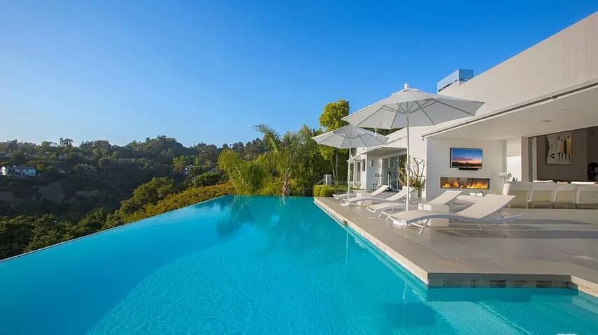 Beverly Hills Mansion W. Stunning Views gallery image 3