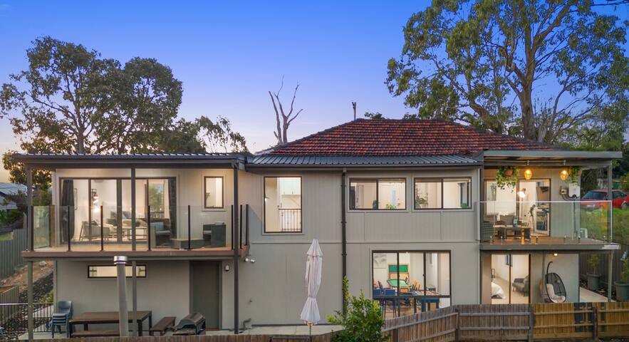 Luxury 5BR Family Group Retreat • Near Dandenongs gallery image 3