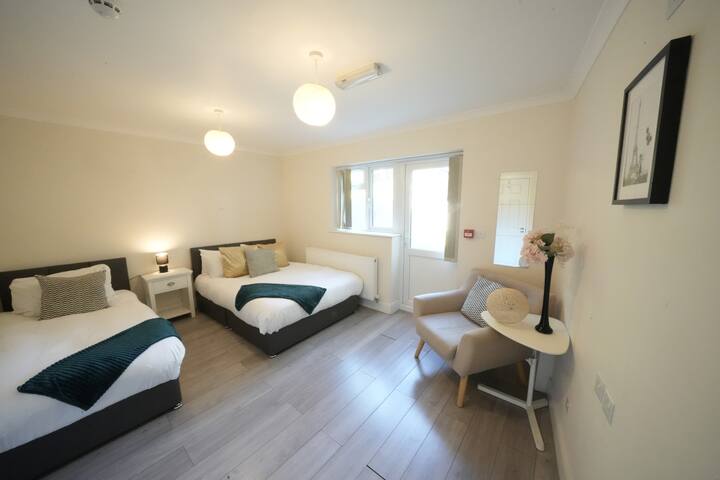 17G| Near Airport| Easily connected| 2 Kitchen gallery image 5