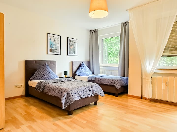 Centerline 3 Room Apartment + Balcony For 5 - Solingen