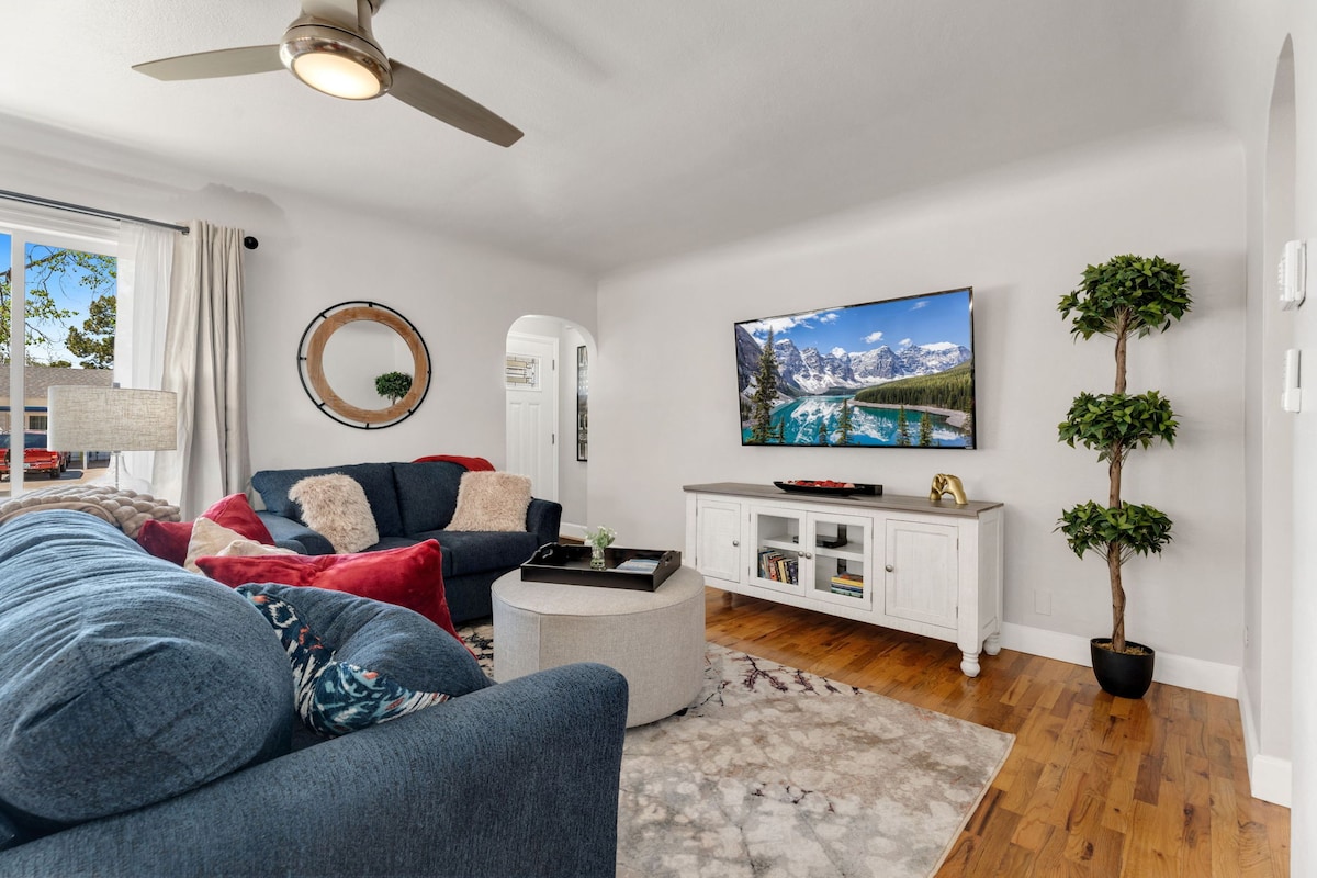 Successful Airbnb property: New listing ! The Loveland Bear Chicken house in Loveland