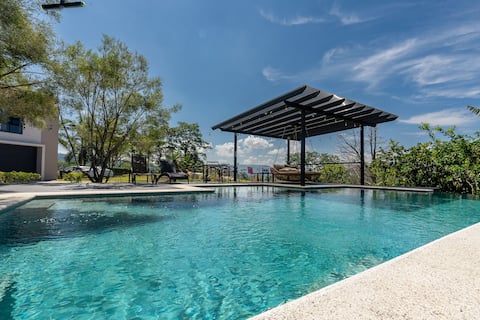 Volcano Views-close to hiking-waterfalls-kayaking