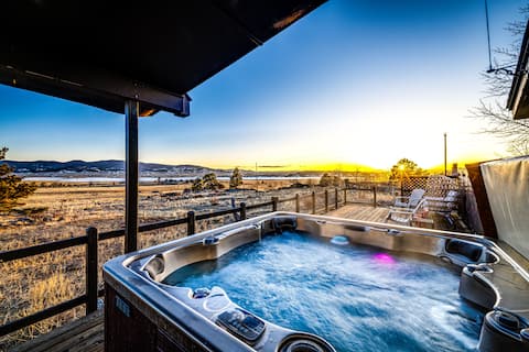 Cozy Cabin: Lake View & Hot Tub