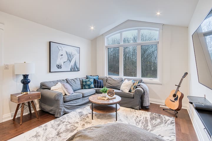 Stylish 2 Bed 2.5 Bath Loft - Hamilton