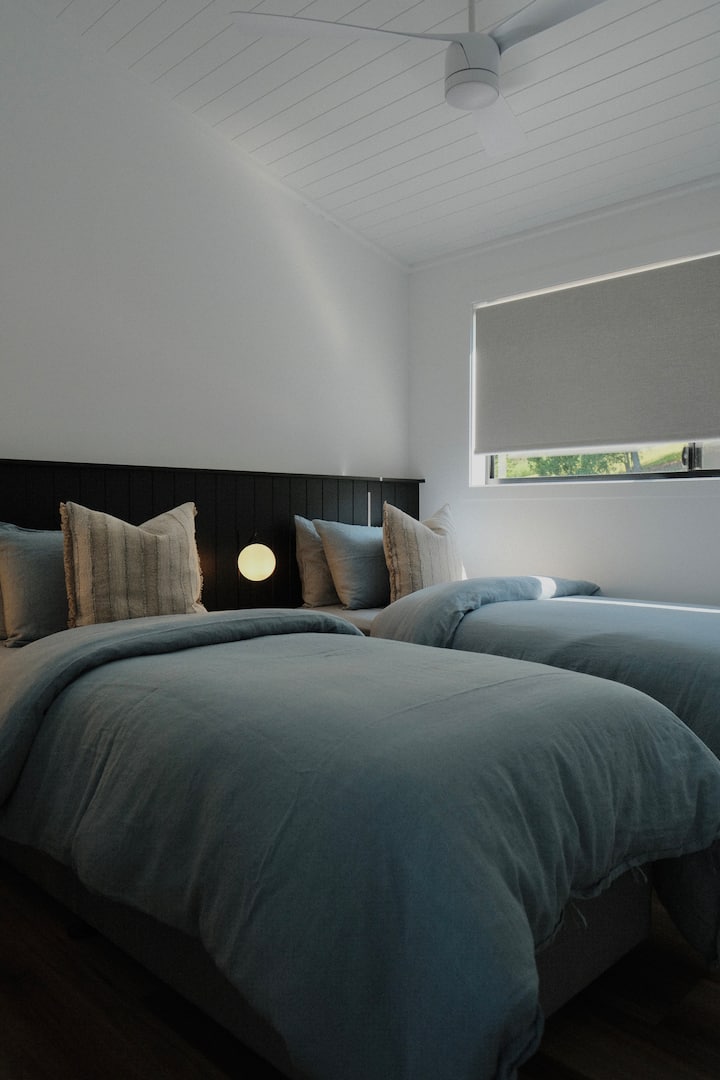 يمكن تكوين غرفة النوم الثانية إما كينج أو كينج فردي × 2. يرجى الطلب عند الحجز.