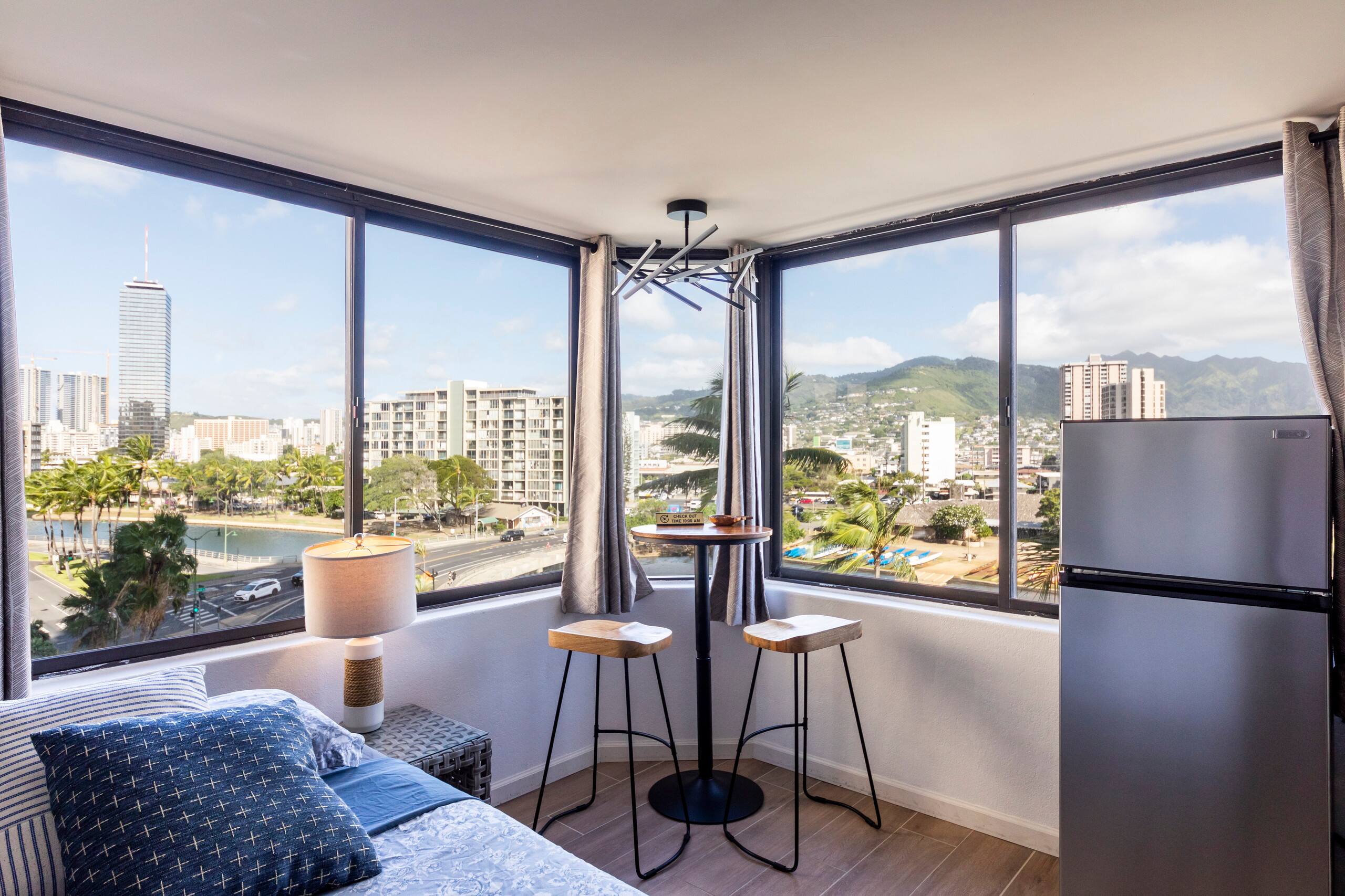 Condo in Honolulu · ★4.63 · Studio · 1 bed · 1 private bath - Image 11