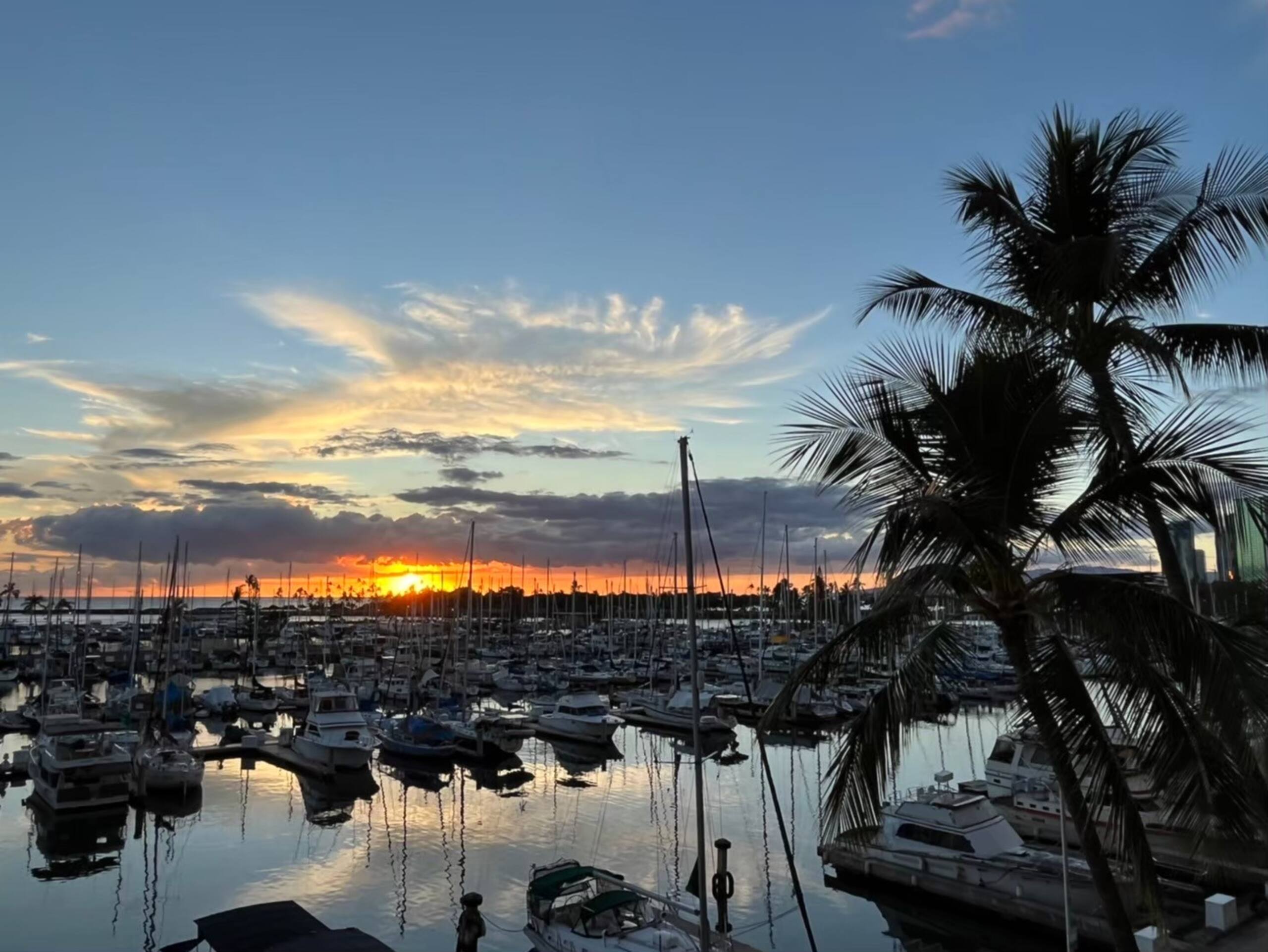 Condo in Honolulu · ★4.63 · Studio · 1 bed · 1 private bath - Image 40