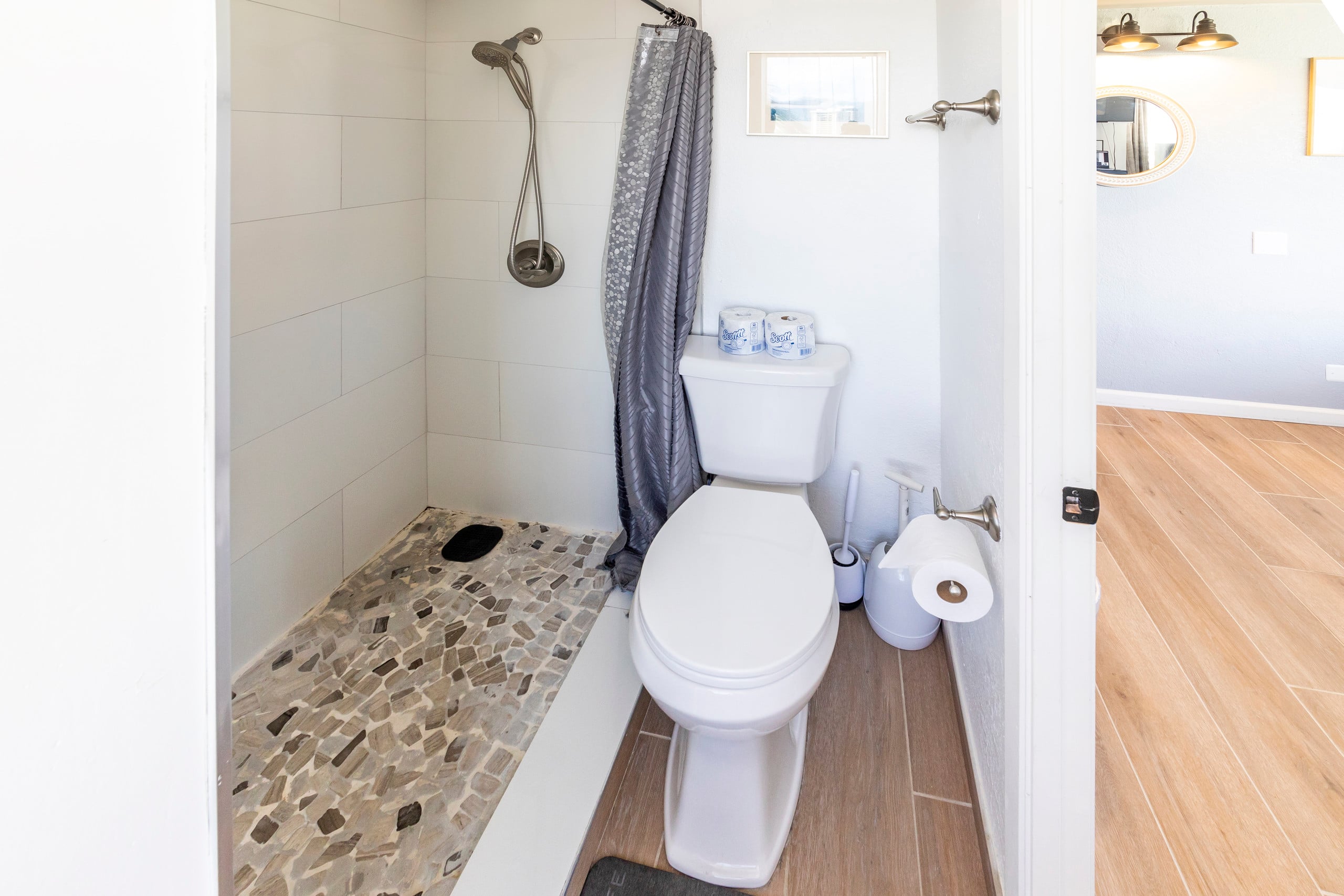 Condo in Honolulu · ★4.89 · Studio · 1 bed · 1 private bath - Image 14