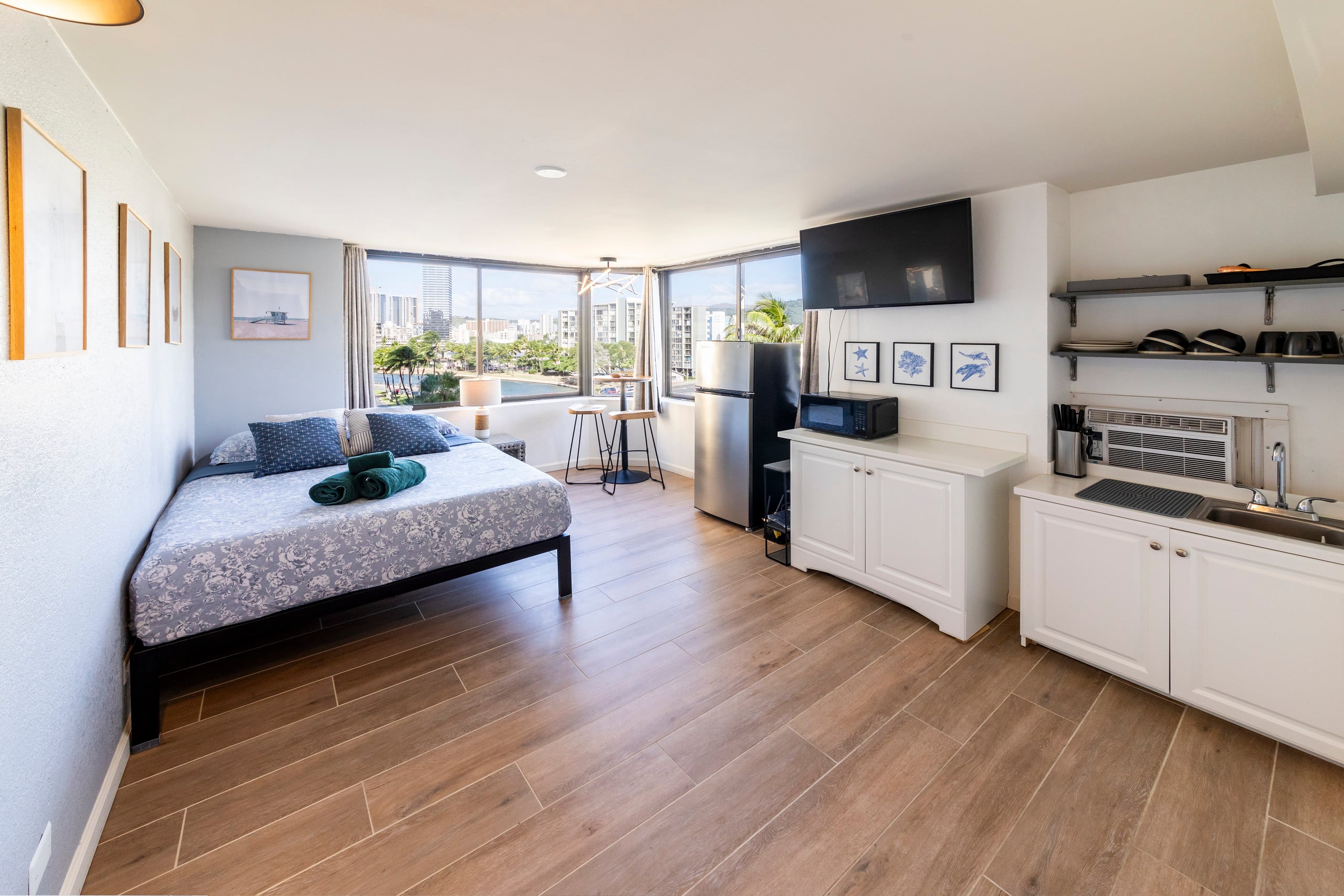 Condo in Honolulu · ★4.89 · Studio · 1 bed · 1 private bath - Image 1