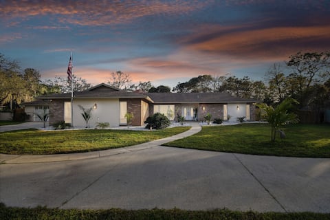 Deluxe 3bd/2ba  w/Heated Pool