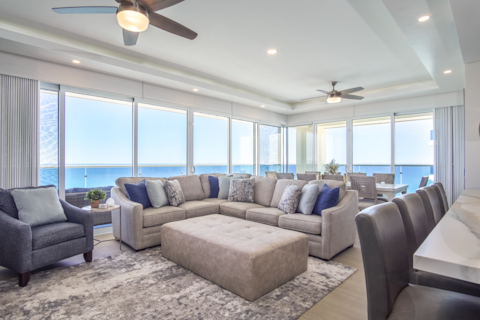 Deluxe Beachfront Condo - Encantame