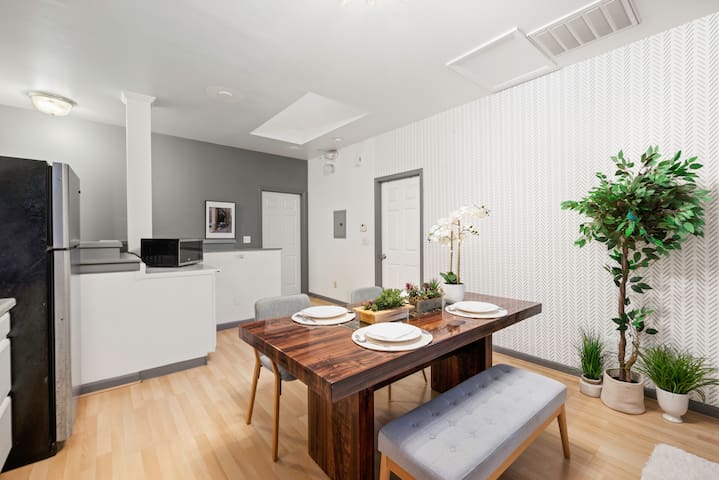 Sleeps 10 Guests. 5 Bed/5 baths