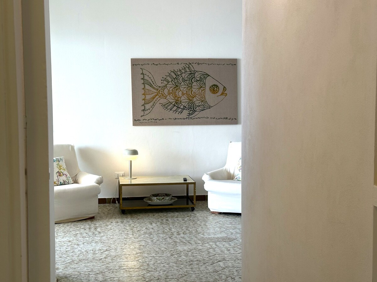 Airbnb con migliori performance: Bright and wide apartment for 8 pers. on the beach a Alcamo