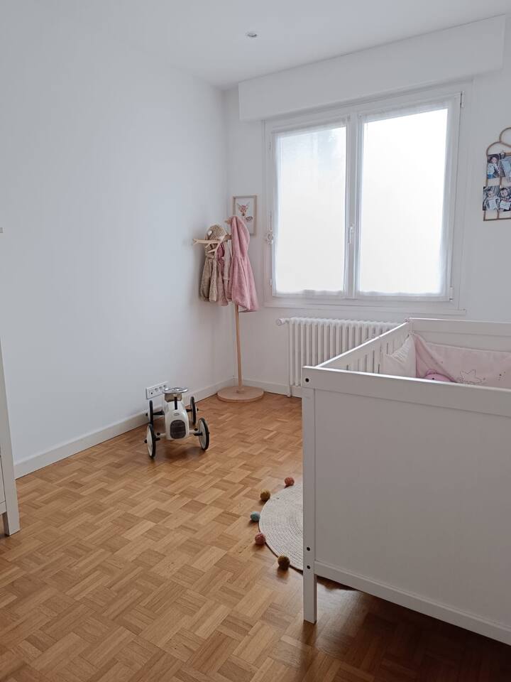 Possibilité d'ajouter un lit double en supplément ou remplacement du lit bébé